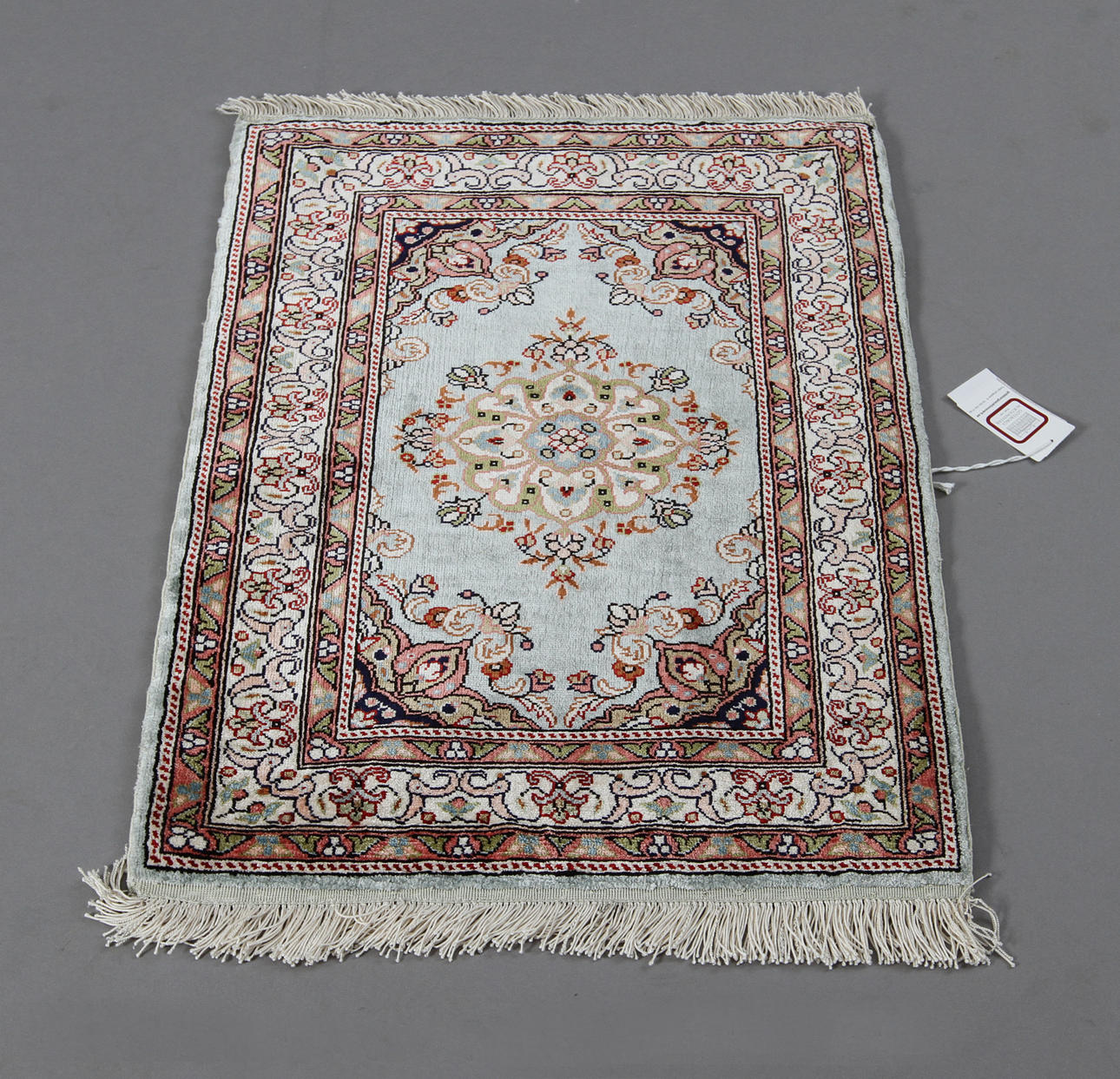 ORIENTALISK MATTA, Turkisk Kayseri silk. 68 x 51 cm.
