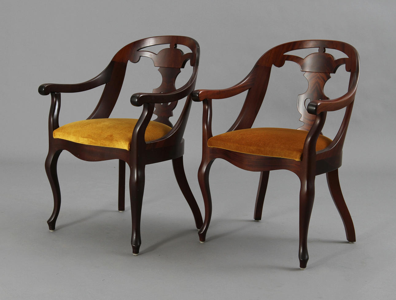 KARMSTOLAR, 2 st, mahogny, 1900-tal.