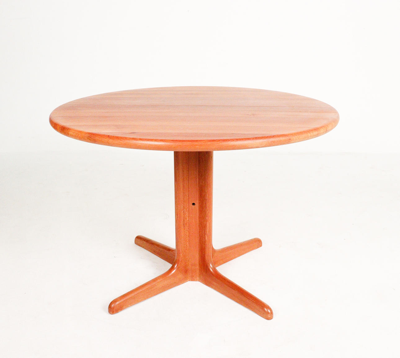 Dyrlund, round teak dining table, Denmark, 1970s.