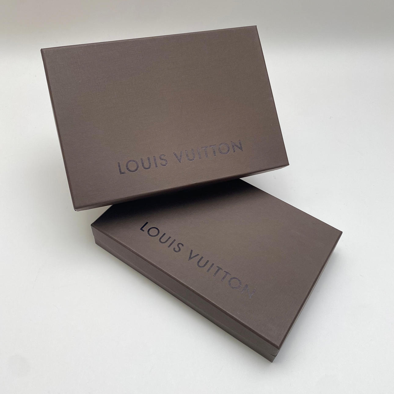 DOS CAJAS LOUIS VUITTON.