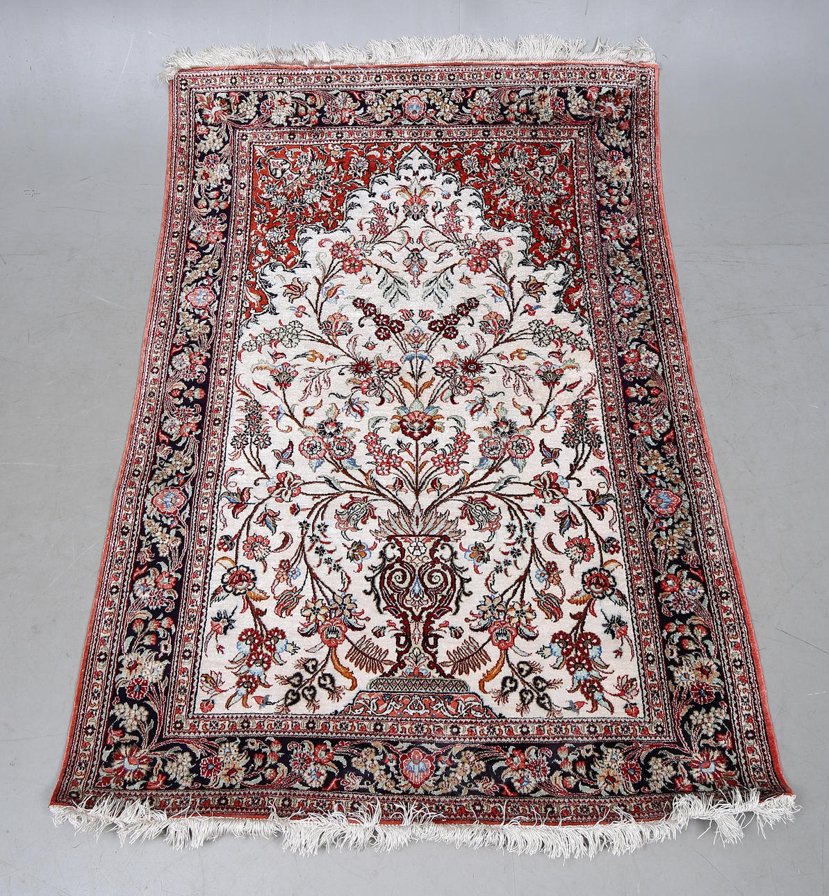 CARPET, Gohm, silk, old. 104x147.