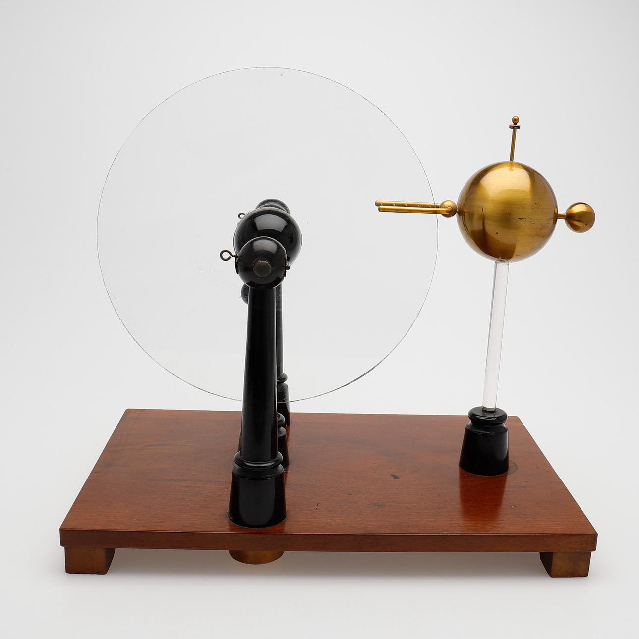 LEHRMITTEL, PHYSIK, TEIL 1, ERSTE HÄLFTE 20. JAHRHUNDERT.