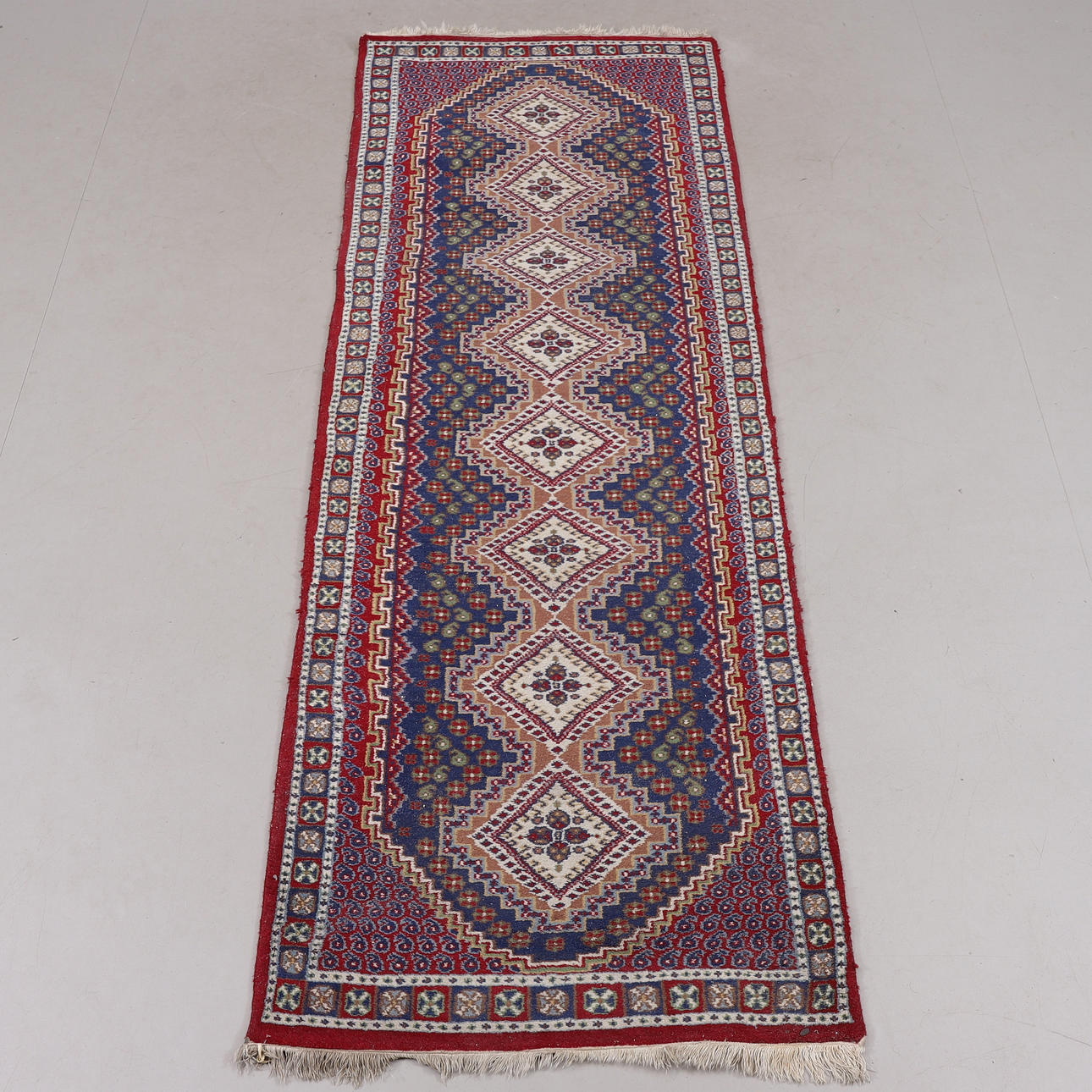 TÆPPE, Shiraz, Iran, 248x84 cm.