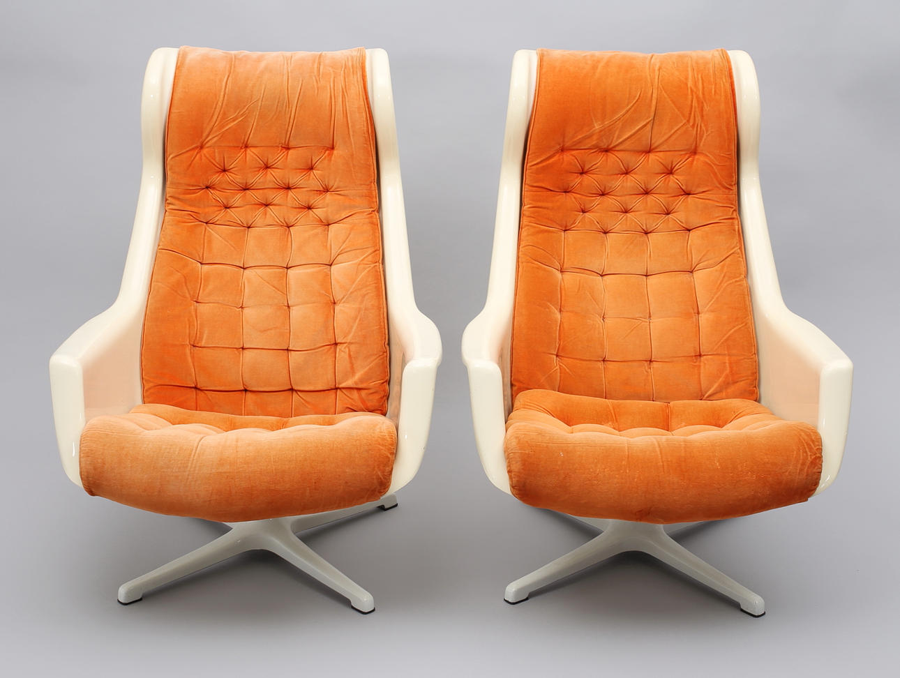 ALF SVENSSON UND YNGVAR SANDSTRÖM. Galaxy fåtölj uppsättning av 2.