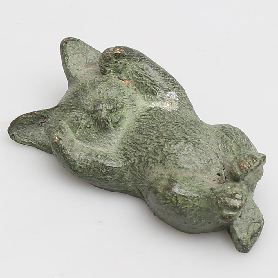 OKÄND KONSTNÄR. Katt i grönpatinerad brons, osignerad.