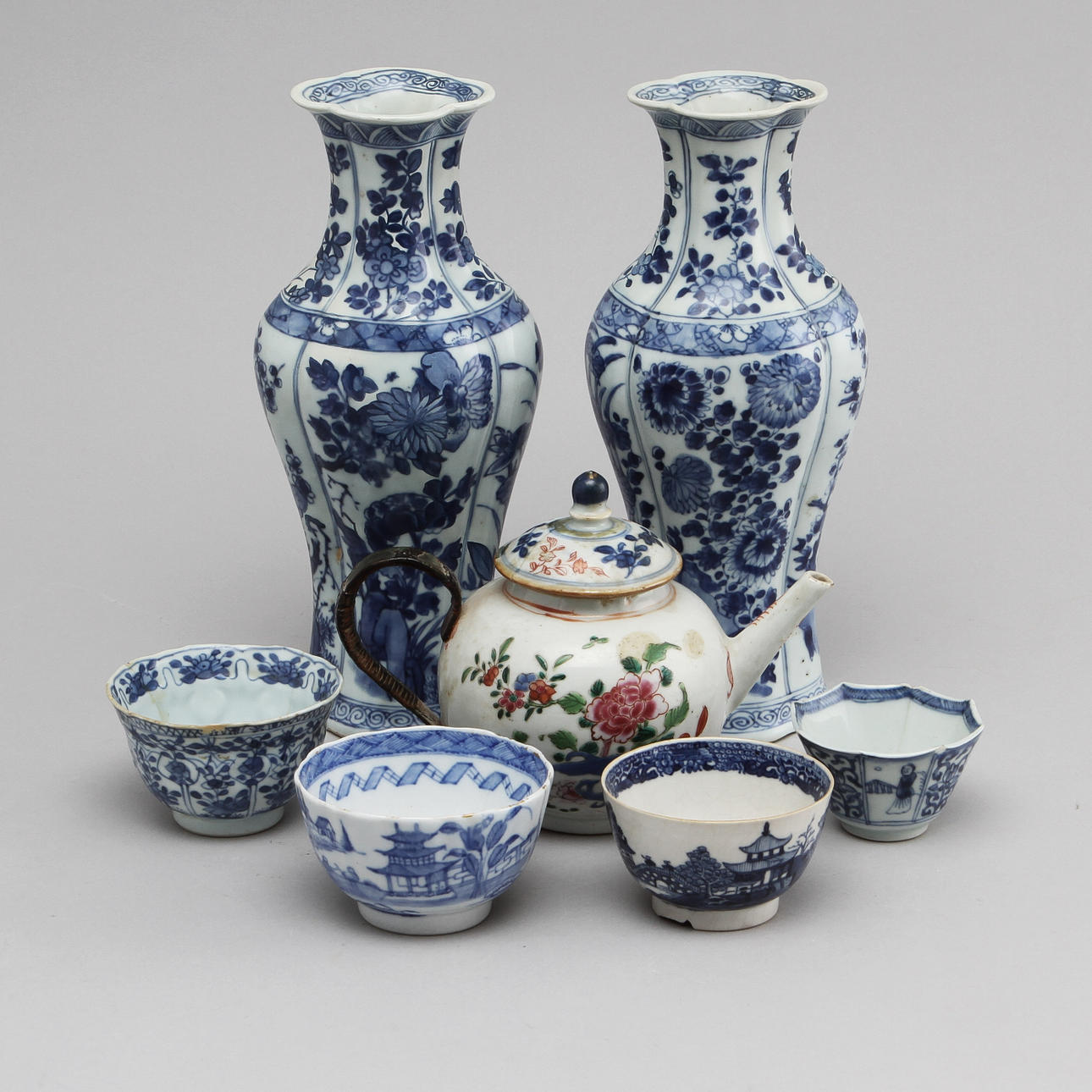 URNOR, par, KOPPAR, 4 st samt KANNA, porslin, Kina, 1700/1800-tal.