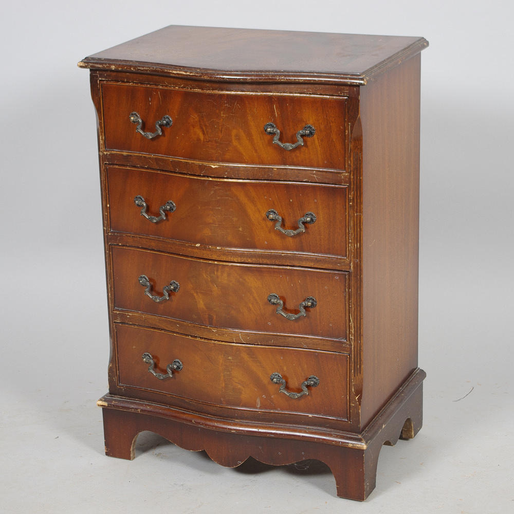 BYRÅ, 4-lådig, mahogny, engelsk stil.