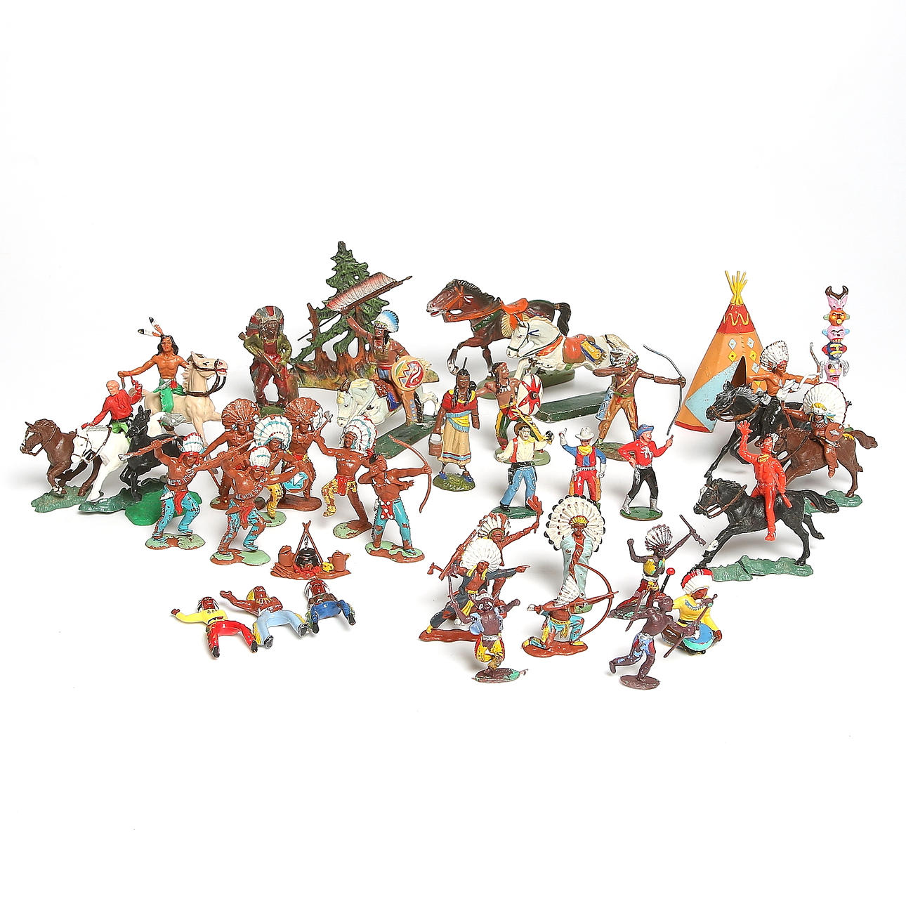 PARTI LEKSAKER, ca 40 st, bl.a. Elastolin, 5 st, samt Leyla 2 st. 1900-talets första halva.