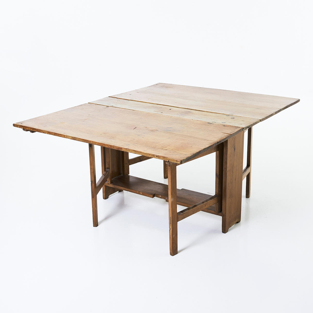 BATTLE TABLE, 19th century, pine. Furniture - Tables - Auctionet
