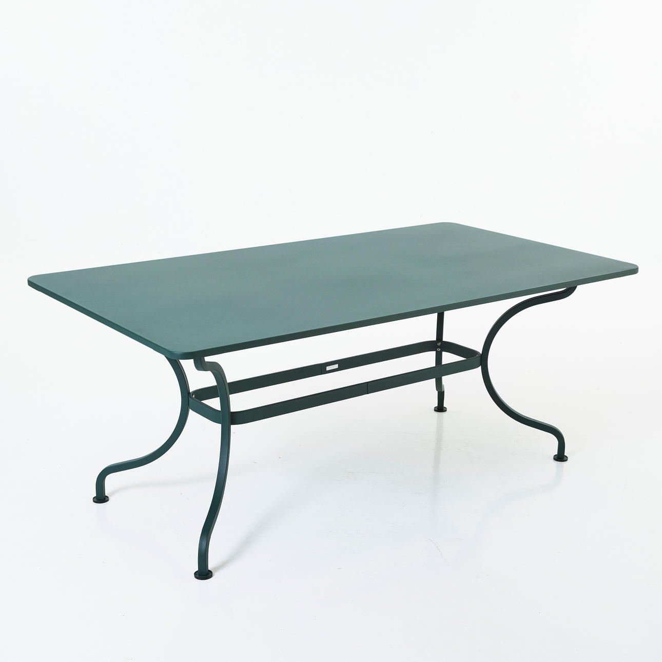 FERMOB, "Romane Table", matbord, i färgen "Cedar Green".
