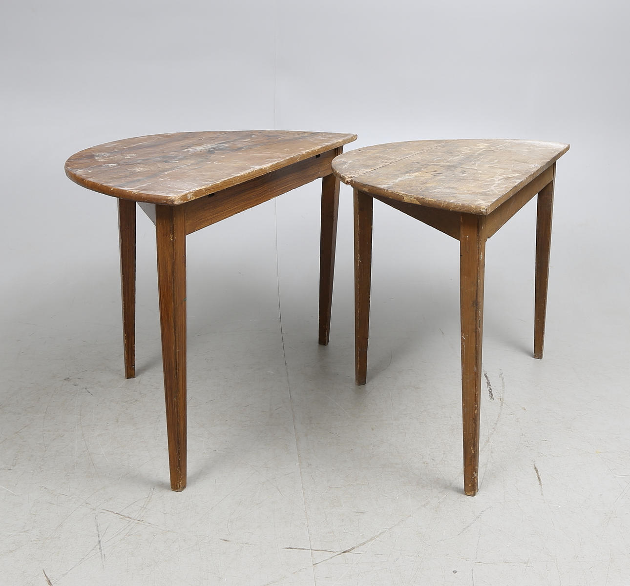 HALVMÅNEBORD, ett par, 1800-tal.