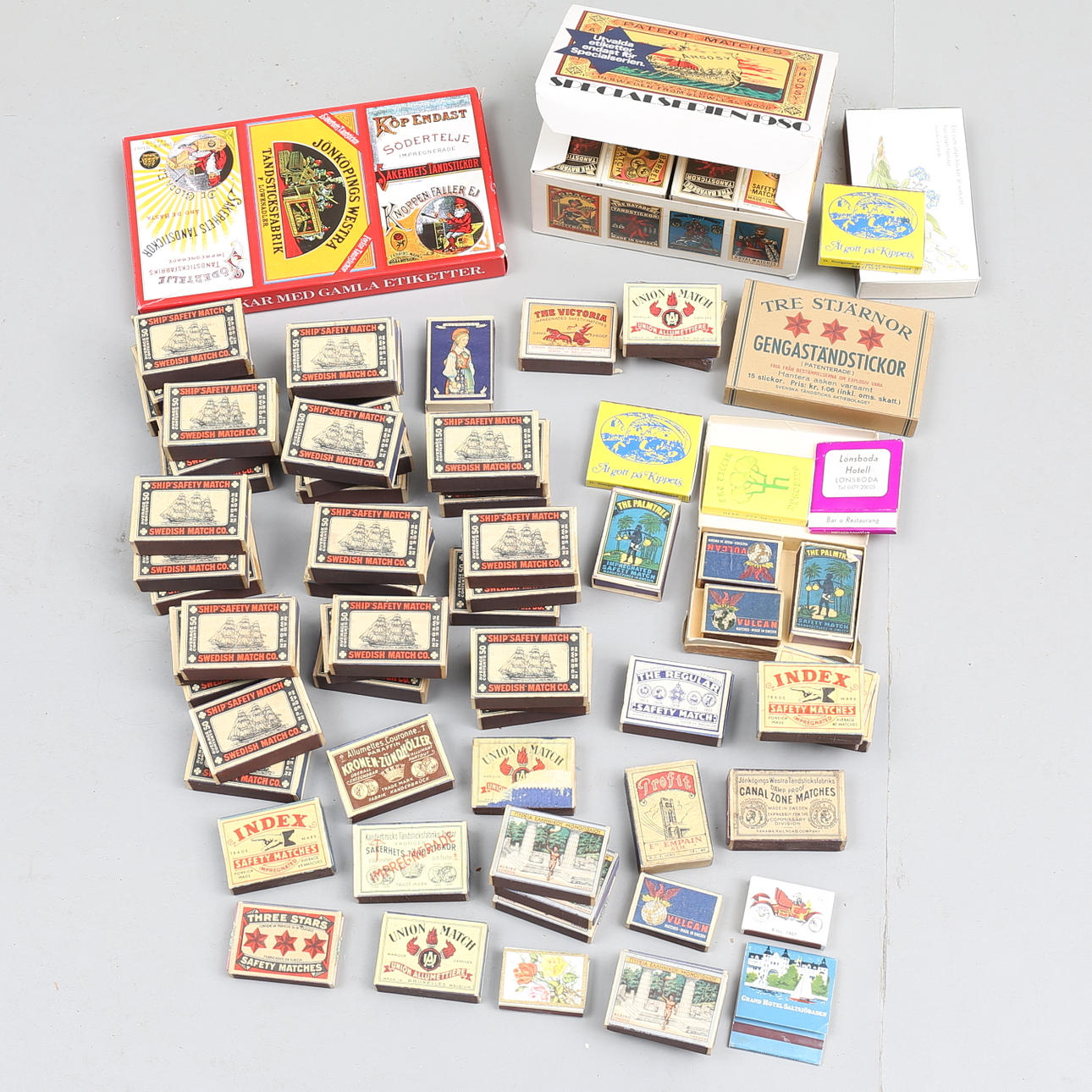 TÄNDSTICKSASKAR, ca 110 st, 1900-tal.