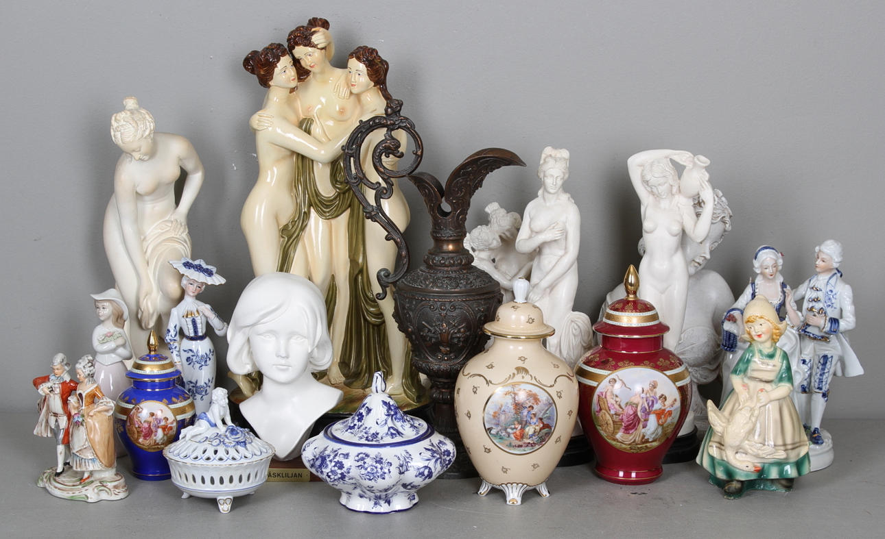 FIGURINER mm, konstmassa, keramik, LOCKURNA, porslin, Rörstrand, KANNA, metall, renässansstil.