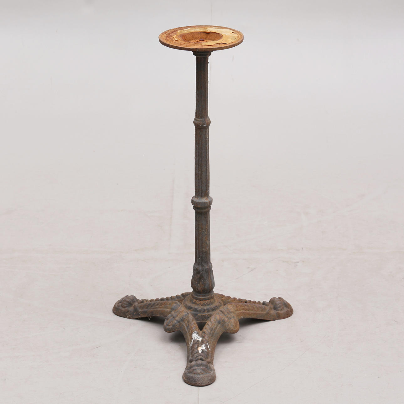 TABLE BASE, pillar table, cast iron.