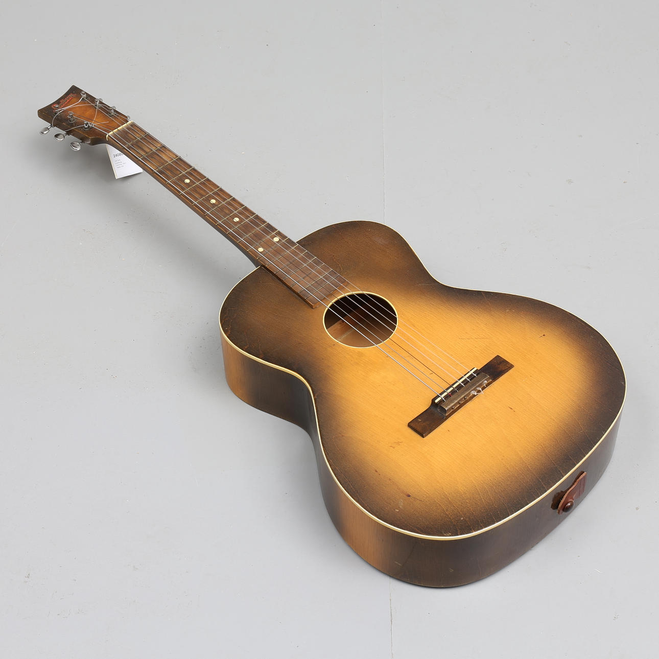 GITARR, Lindborg, omkring 1900-talets mitt.