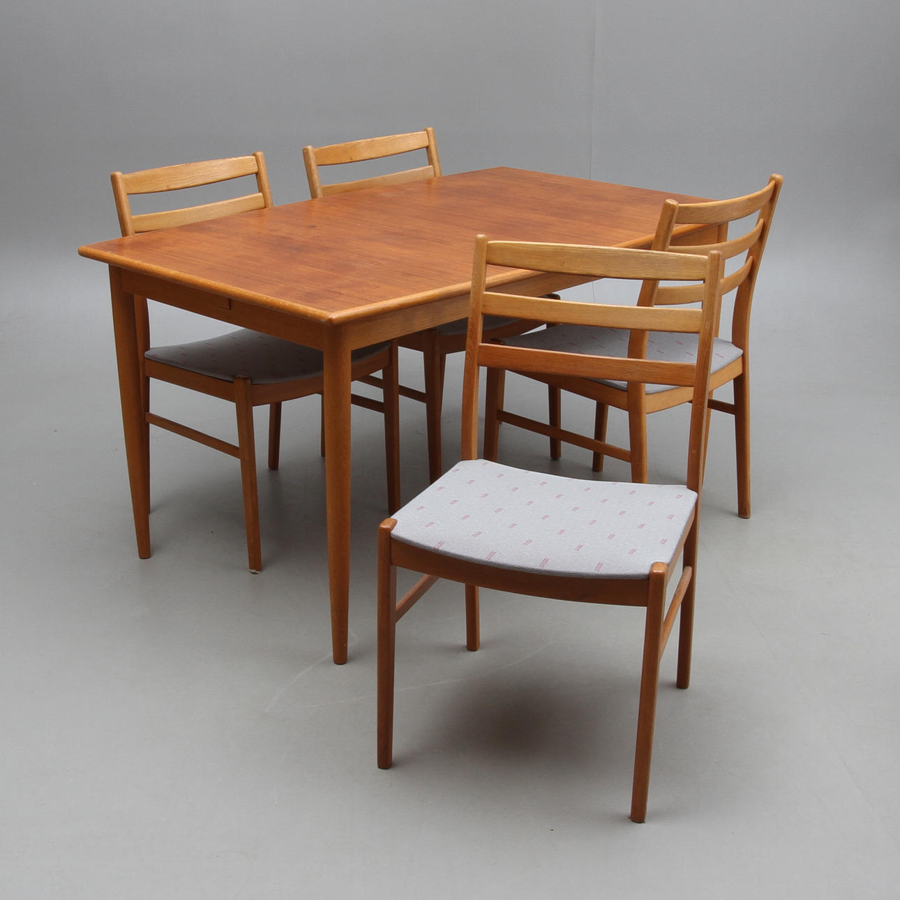 MATGRUPP, 5 delar, teak, delvis K-E Kullén för Bodafors, omkring 1900-tales mitt.