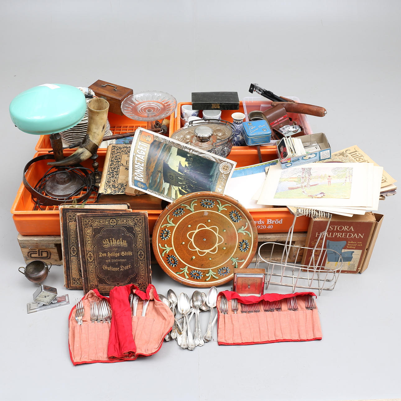 STORT PARTI DIVERSE, ca 140 delar.