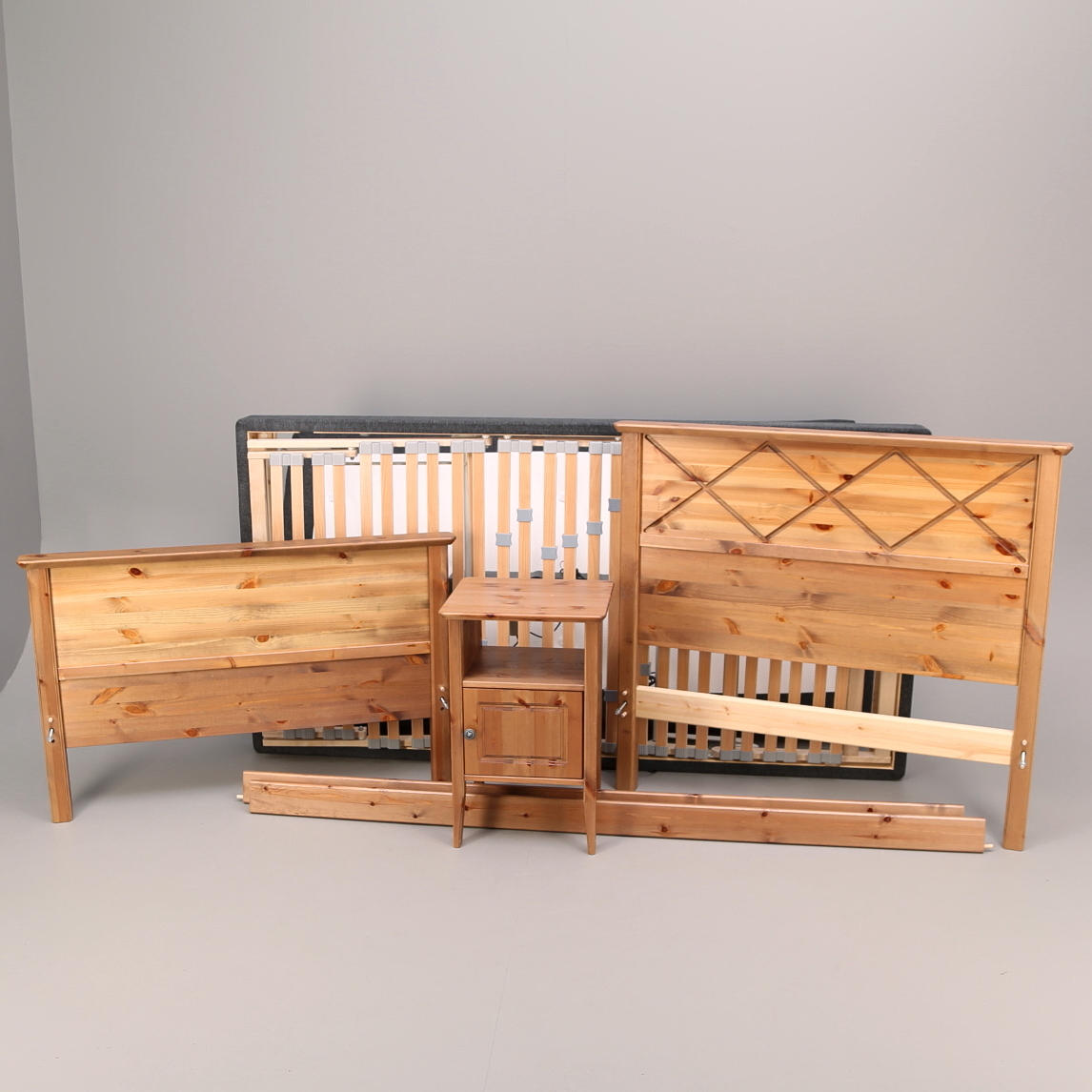 SÄNG motoriserad Eva bäddar 105x200 cm. SÄNGBORD.