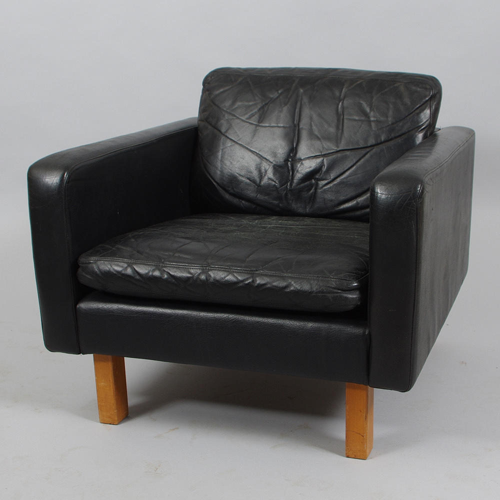 FÅTÖLJ, svart skinn, Bodil Kjaer stil.