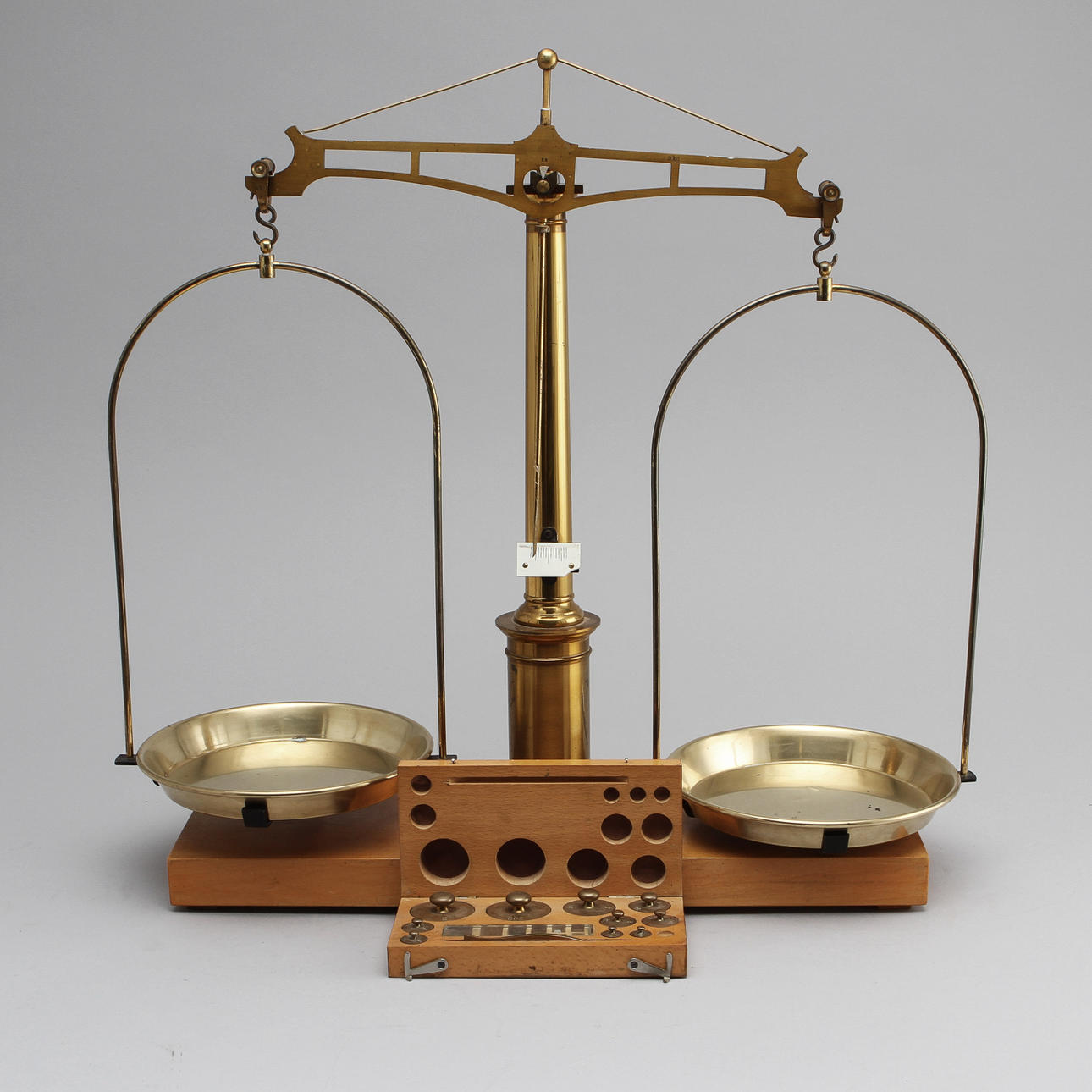 APOTEKSVÅG med VIKTSATS, 1900-talets första hälft.