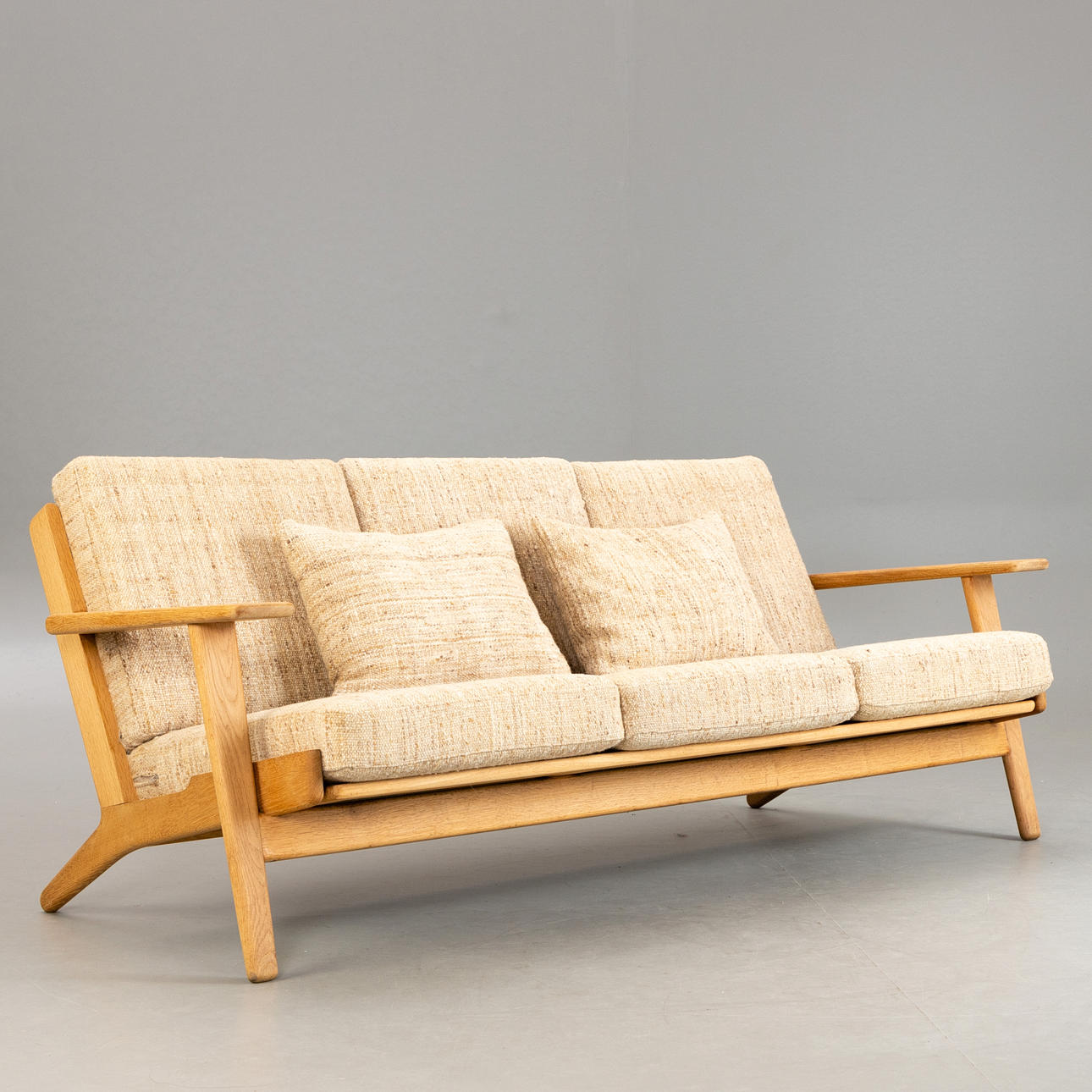 HANS J. WEGNER. Getama. 3-seater 'GE-290'.