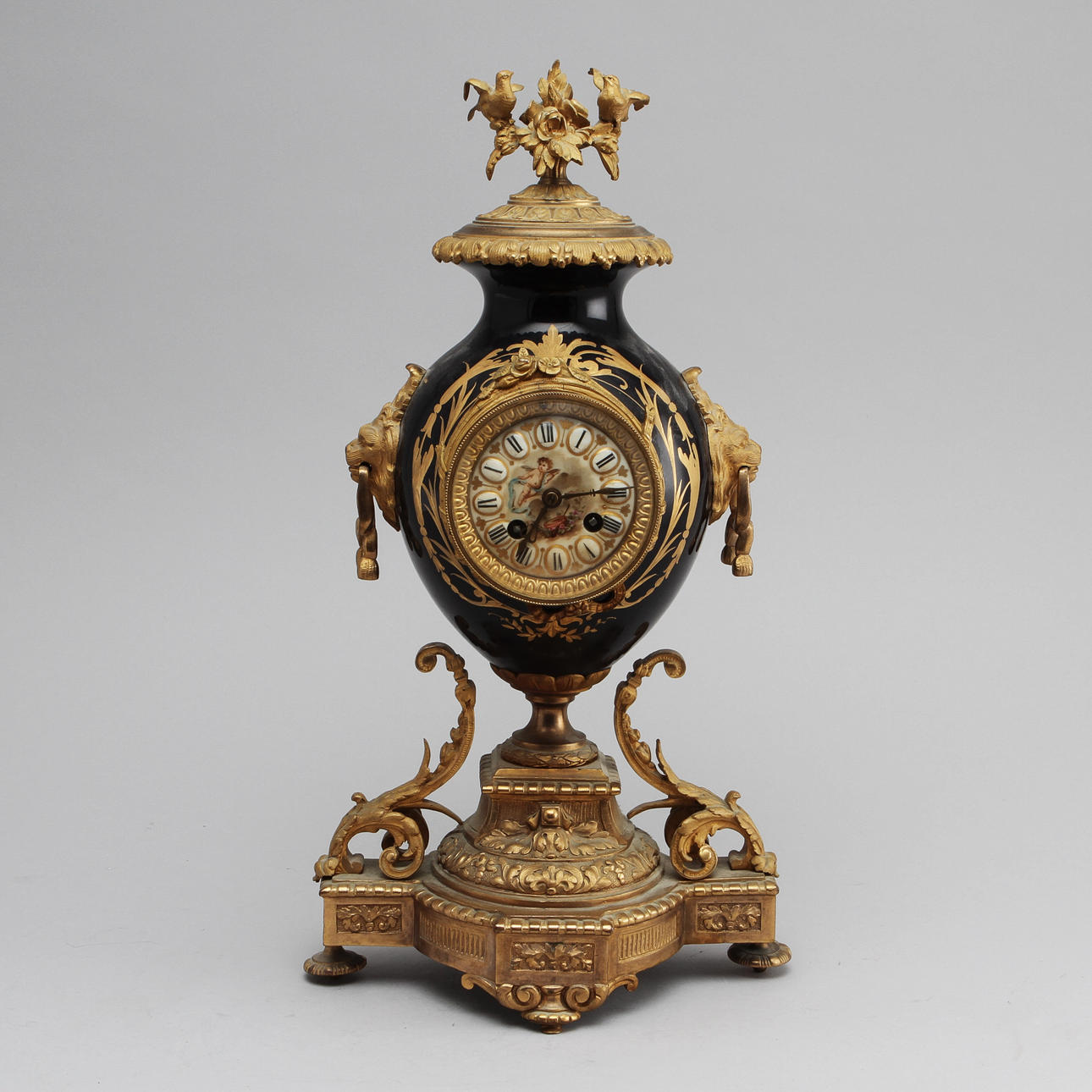 BORDSUR, nyrokoko 1800-talets slut.