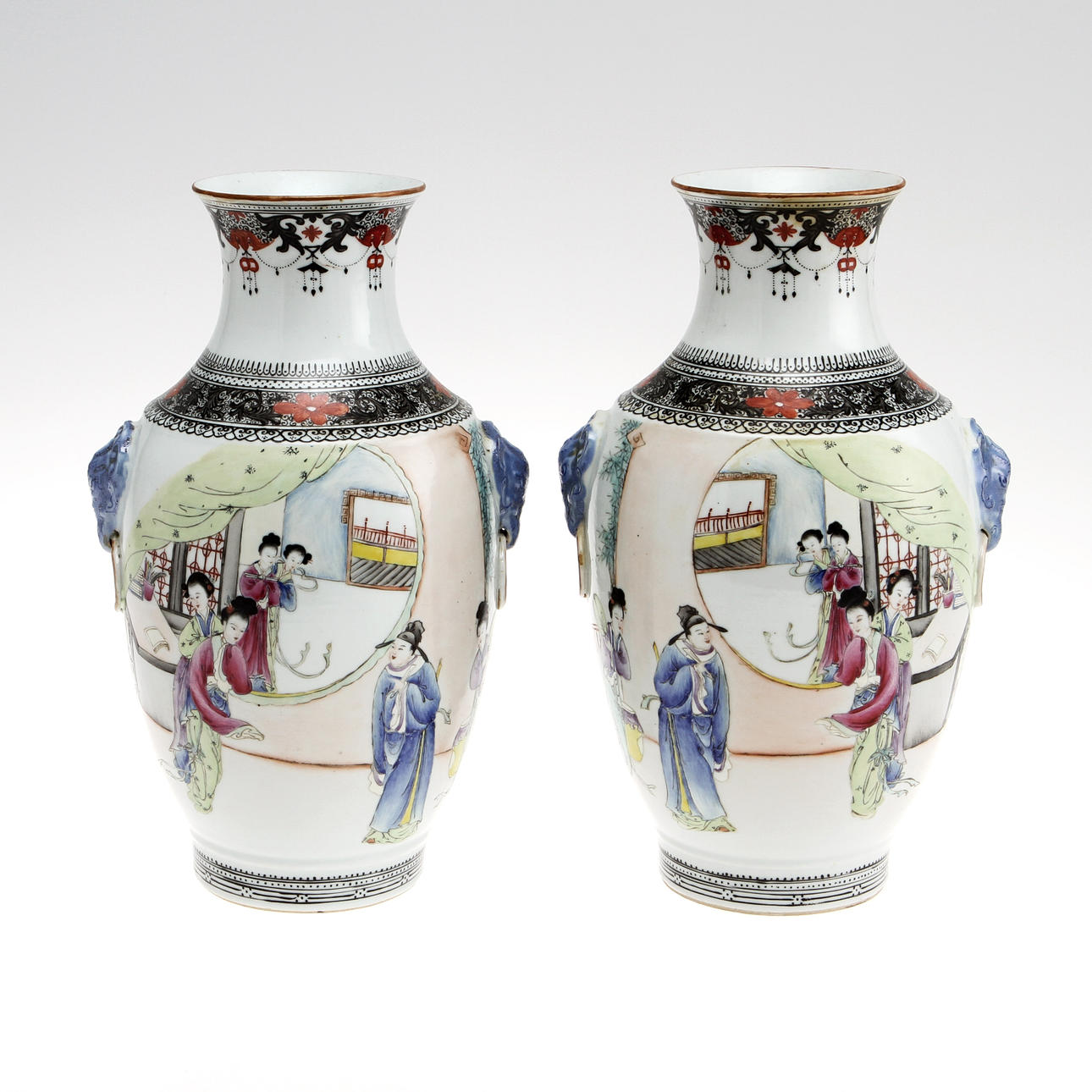 URNOR, ett par, porslin, Kina, 1900-tal.