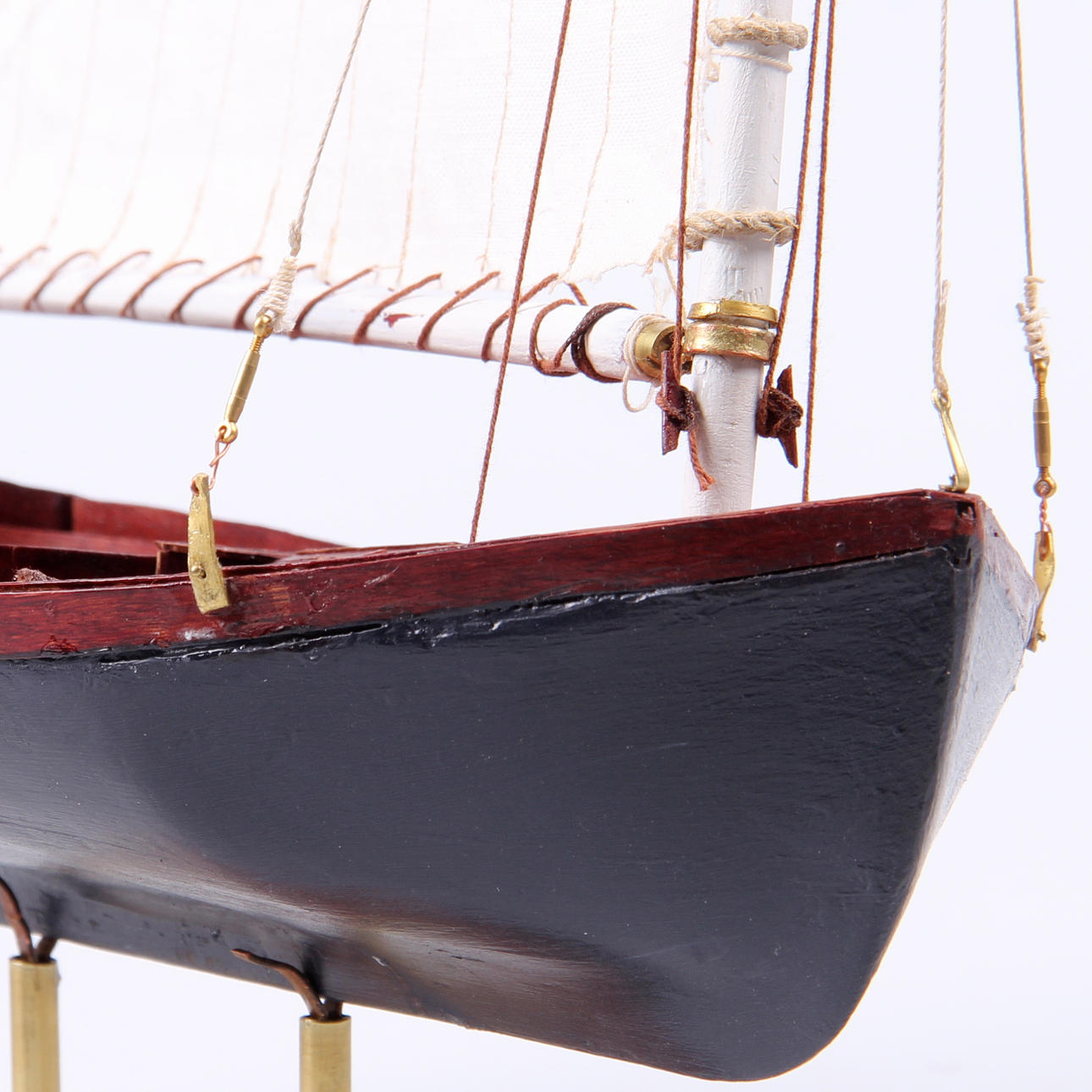 MODELLBÅT, mahogny, "New England", Segelbåt med motor, 1930.