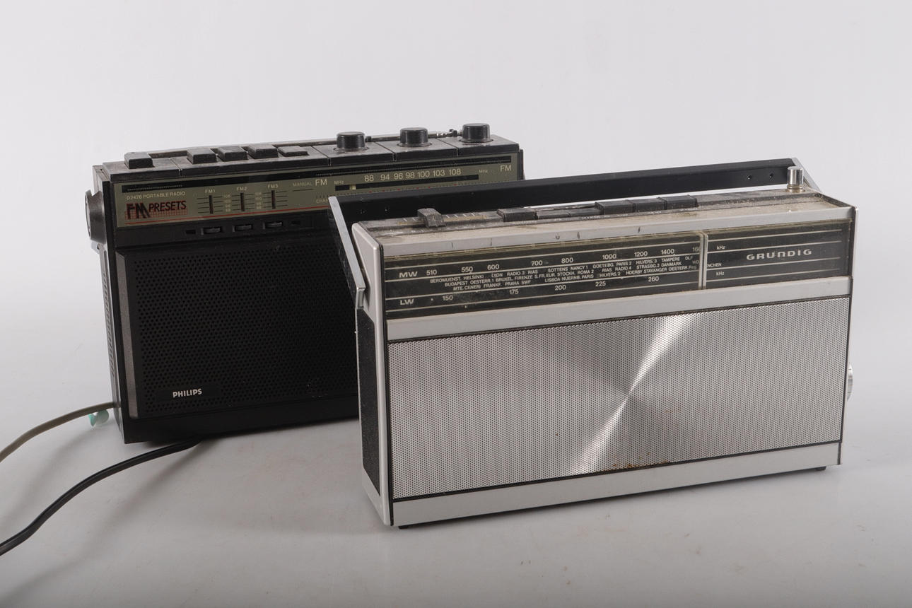TRANSISTORRADIO, 2 Stück, inkl. Grundig.