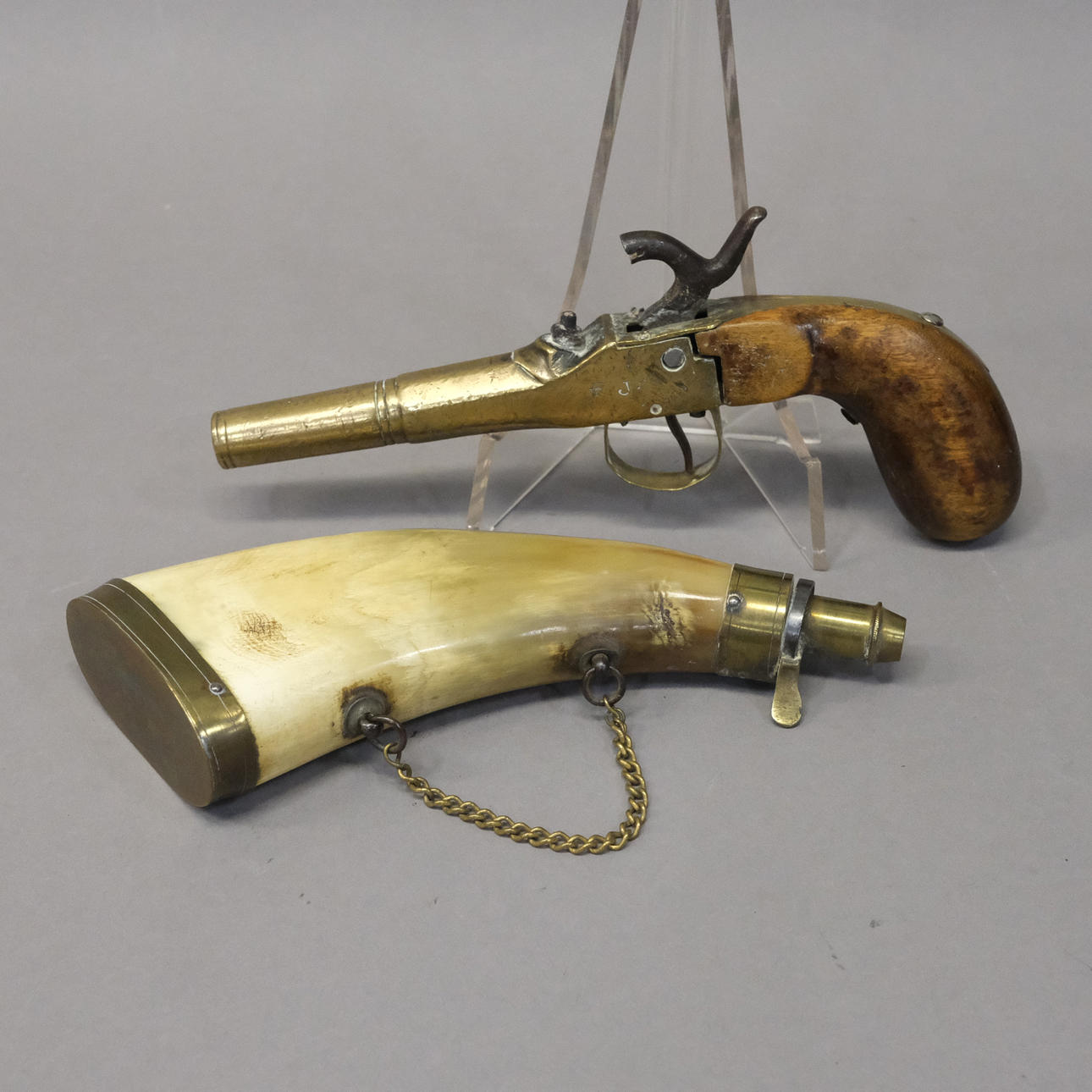 SWITCH PISTOL AND POWDER HORN.