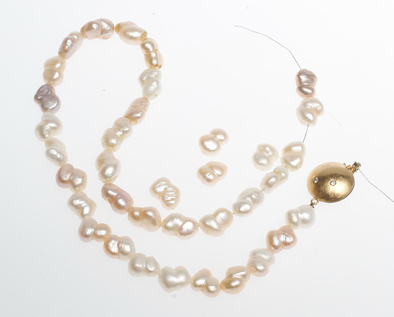 COLLIER, barocka pärlor, lås 18k guld med diamanter, Sandström de witt, Linköping.