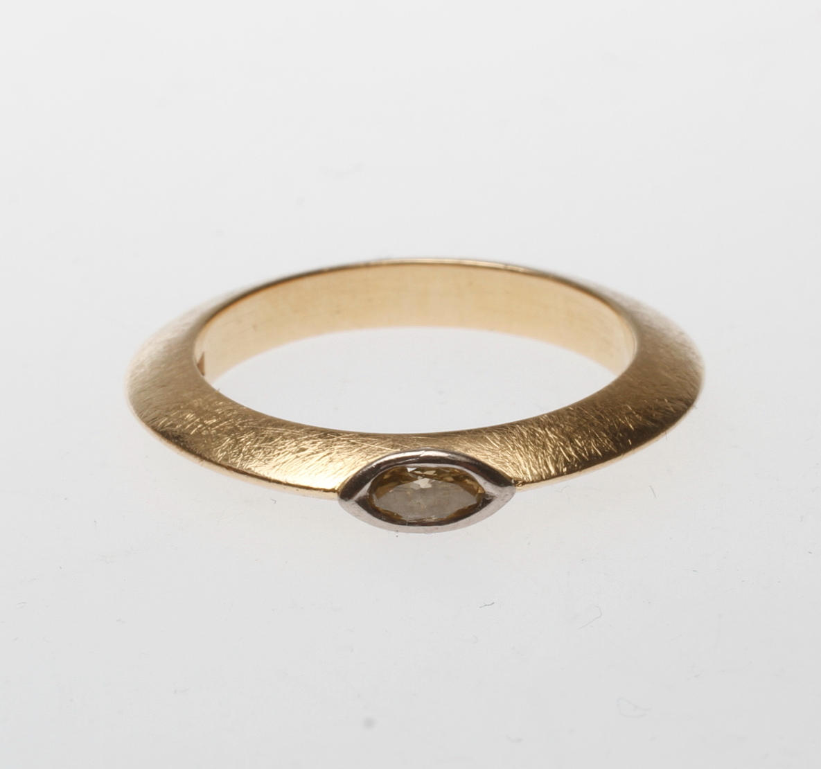 RING, 18k guld med diamant, Sandström de witt, Linköping vikt ca 5,3 gram.