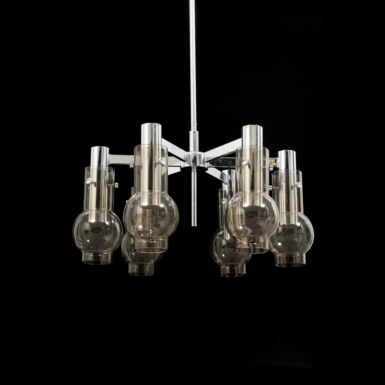 TAKLAMPA, troligen Hans Agne Jacobsen. Höjd 105 cm.