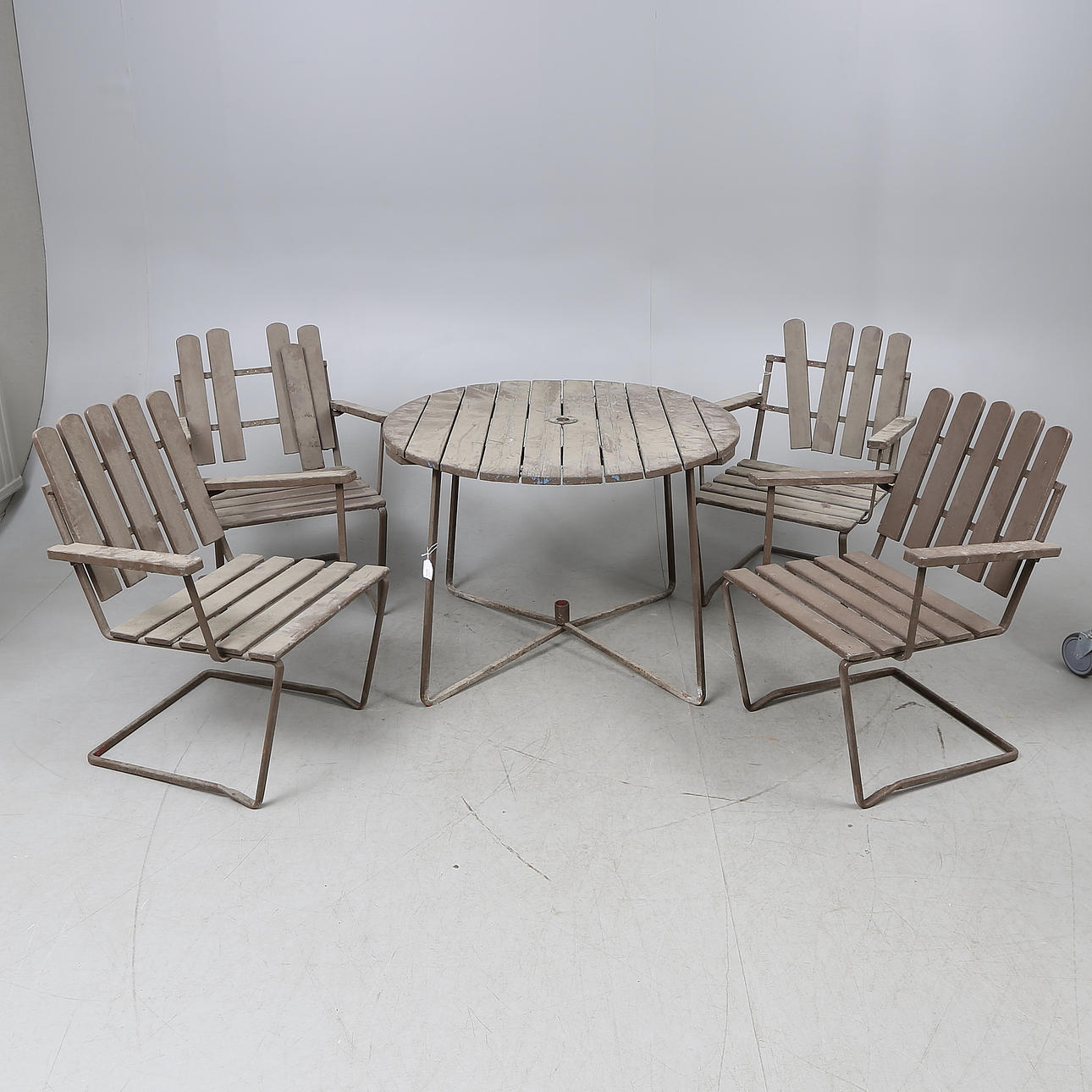 TRÄDGÅRDSGRUPP, 5 delar, troligen Grythyttan, 1900-tal.