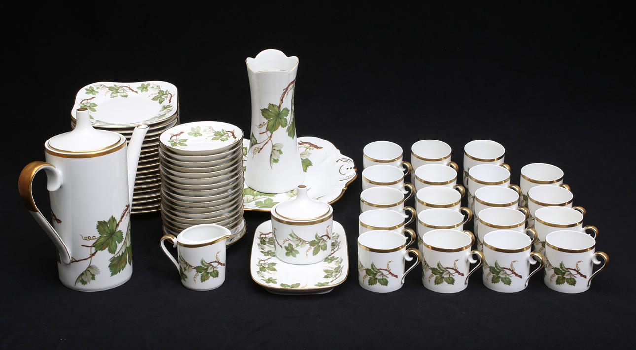 MOCCASERVIS, 60 delar, porslin, "Vinranka", Hackefors.