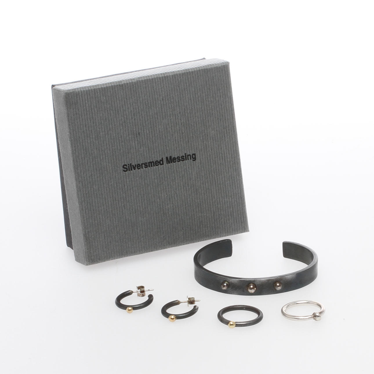 GARNITYR, 4 delar, silver/järn/guld, "Ruff" Silversmed Anne-Louise Messing, Stockholm.