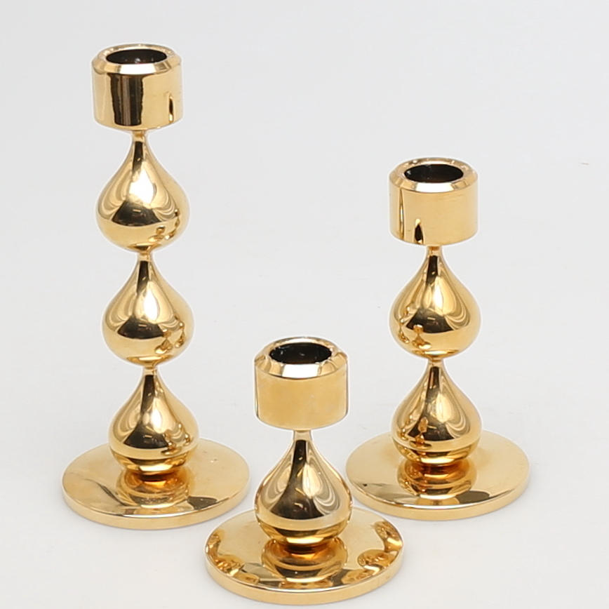 LJUSSTAKAR i metall, 3 st, Asmussen, Danmark, 1900-talets andra hälft. Guldpläterad i 24 K.