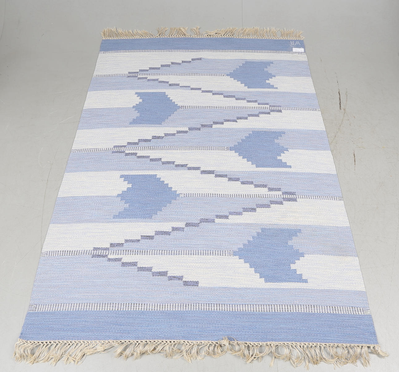 MATTA, röllakan, signerad AW, 1900-talets andra hälft, ca. 237x166 cm.