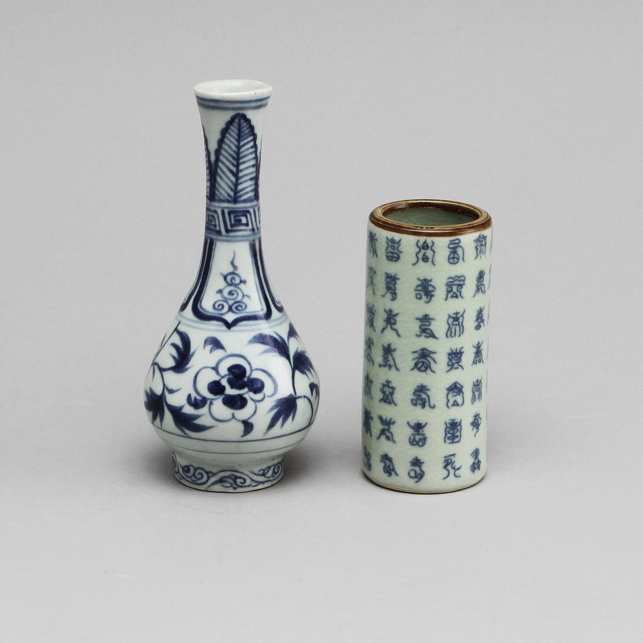 VASER, 2 st, porslin, Kina, 1900-tal.