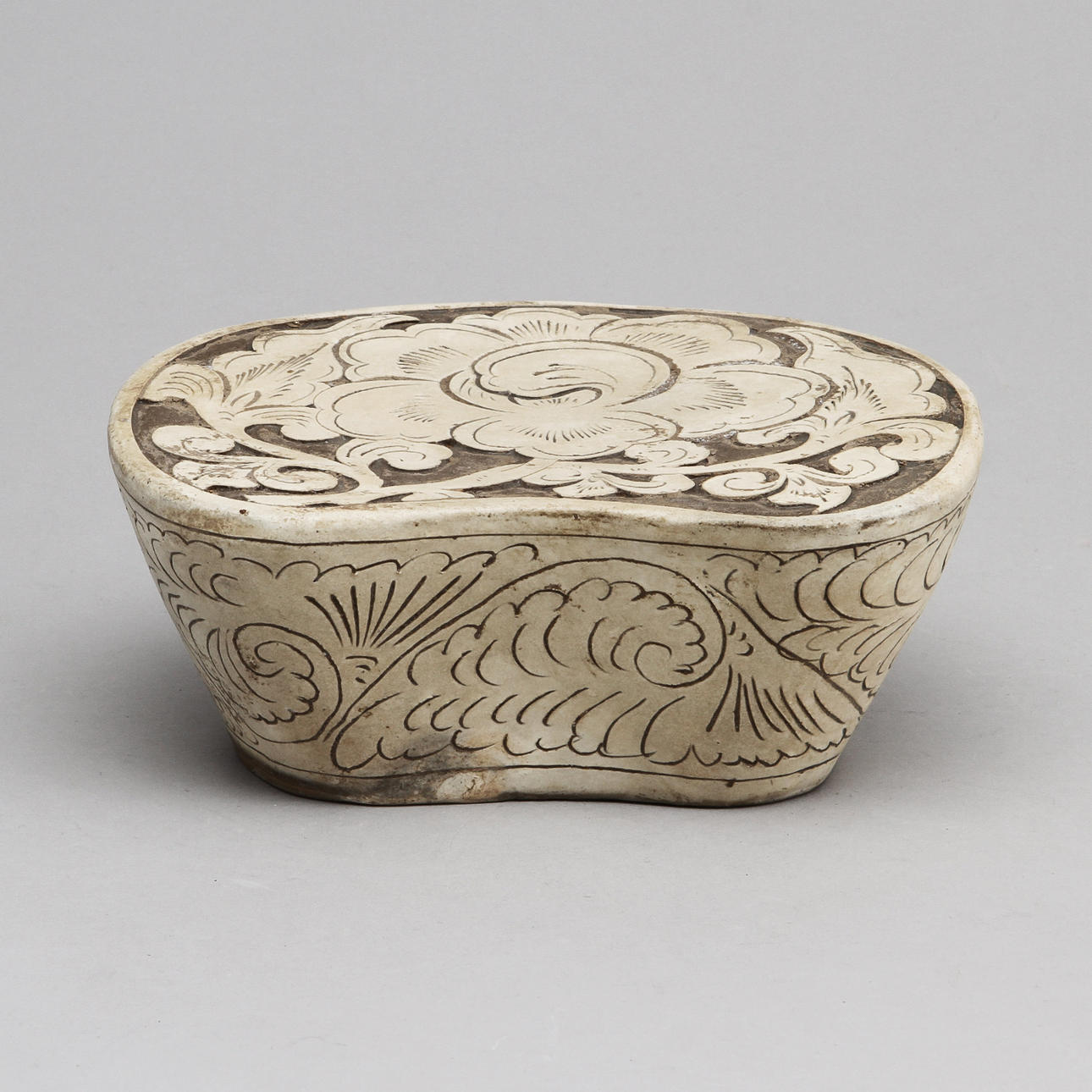 KUDDE , stengods, Kina, Songstil.