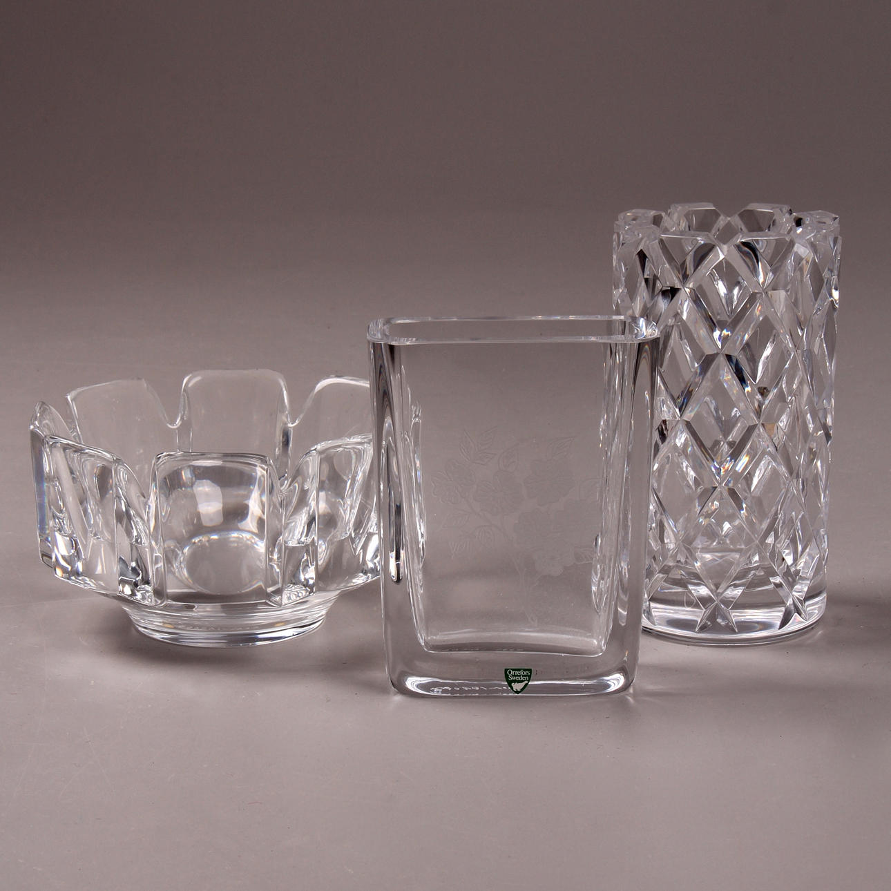 VASER, samt skål, 3 st. Delvis Gunnar Cyrén, Orrefors.