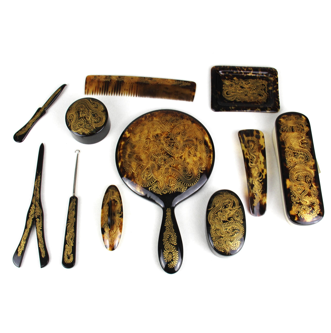 1920'S CHINESE TORTOISE SHELL DRESSING SET.