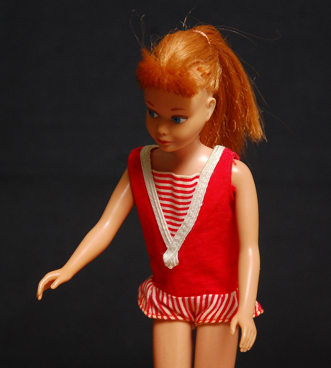BARBIE " SKIPPER ", Mattel 1963, med diverse kläder.