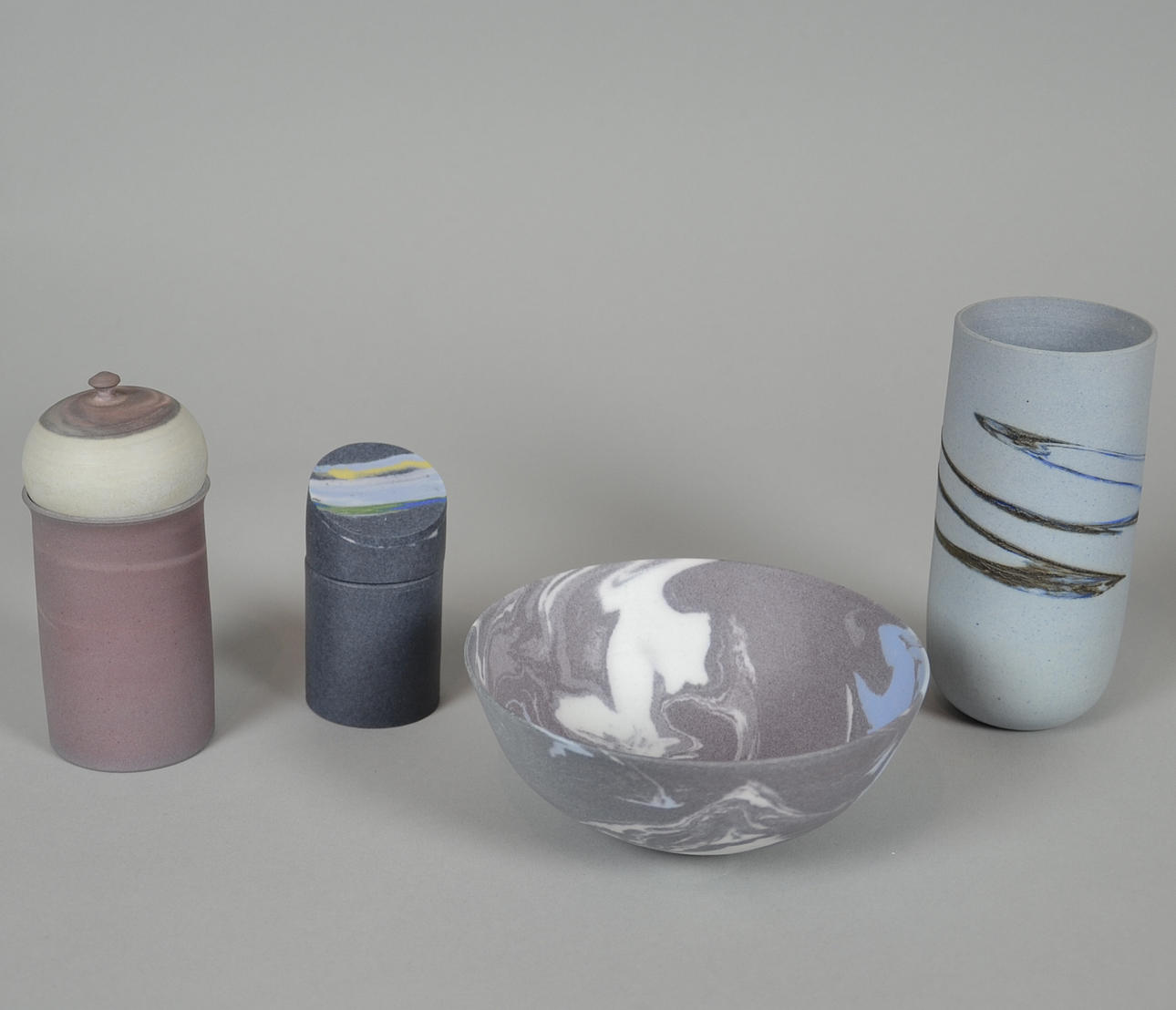 RAINER DOSS. Keramiska bunt mycket.