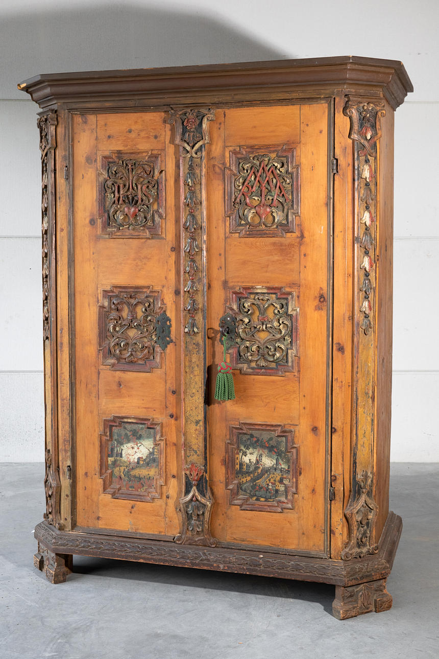 Antik skab, omkring 1780 (81-10).