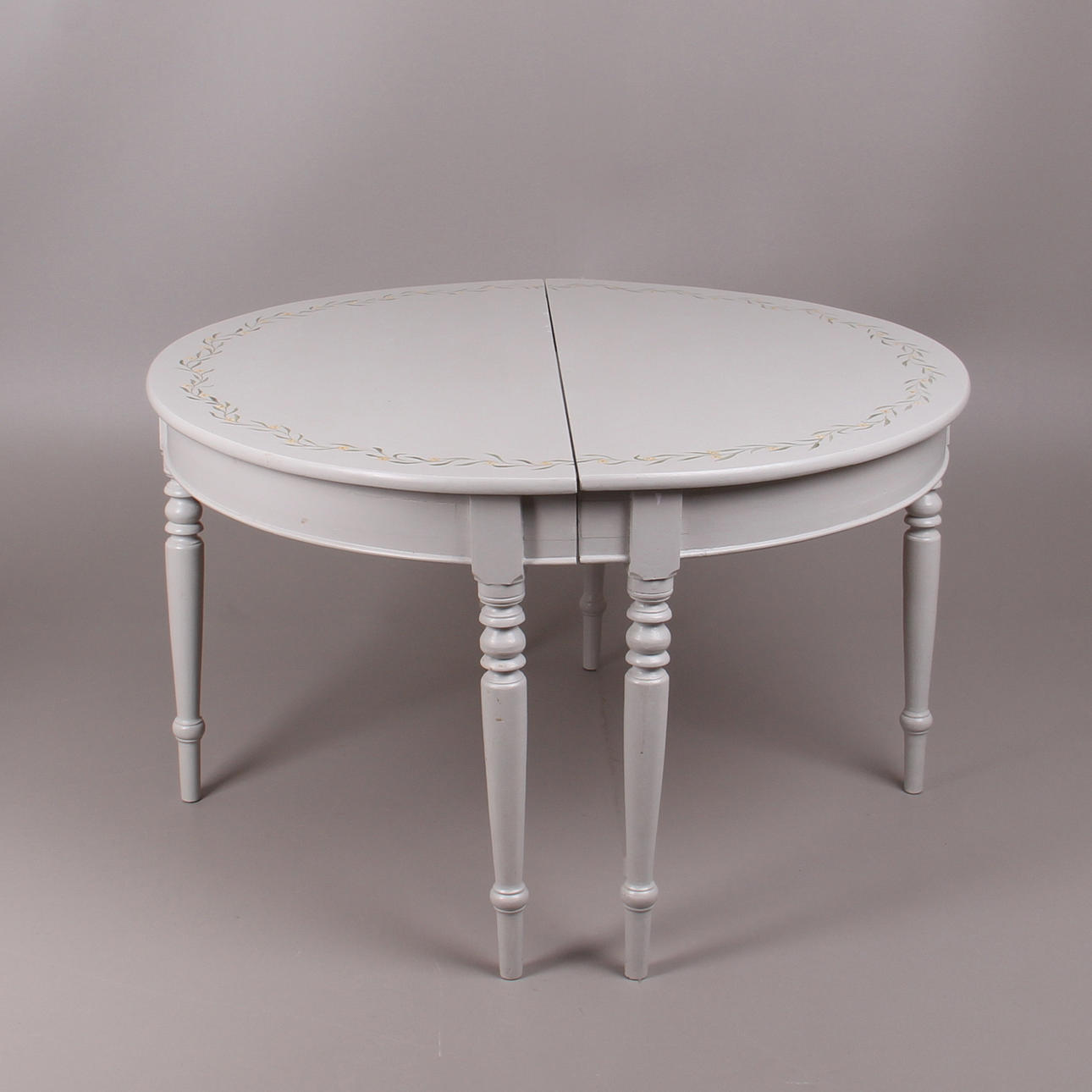 HALVMÅNEBORD, ett par, nyrenässans, 1800-talets sista hälft.