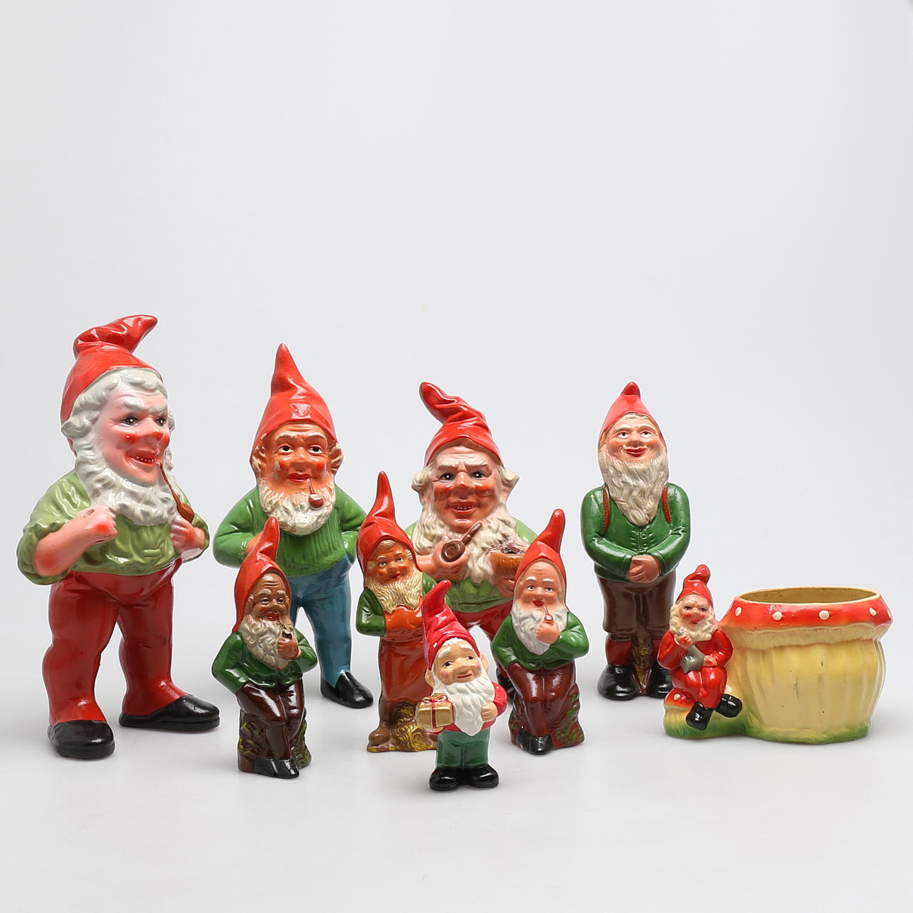 TOMTAR, 9 st, terracotta/porslin, 1900-tal.