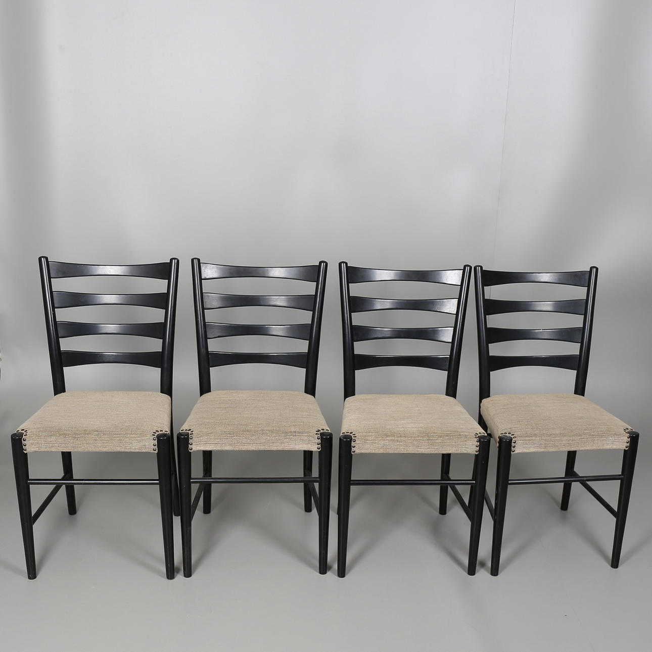 STOLAR, 4 st, svartlackerade, Gemla, DIÖ, 1900-tal.