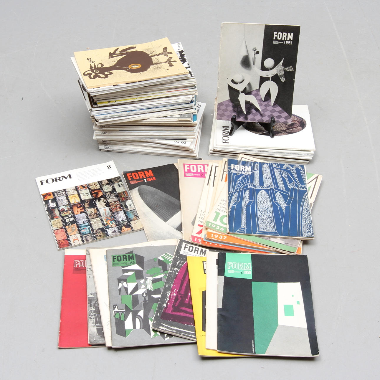 TIDNINGAR, 77 st, "Form", Svenska slöjdföreningens tidskrift, spridda nummer mellan 1936-1970.