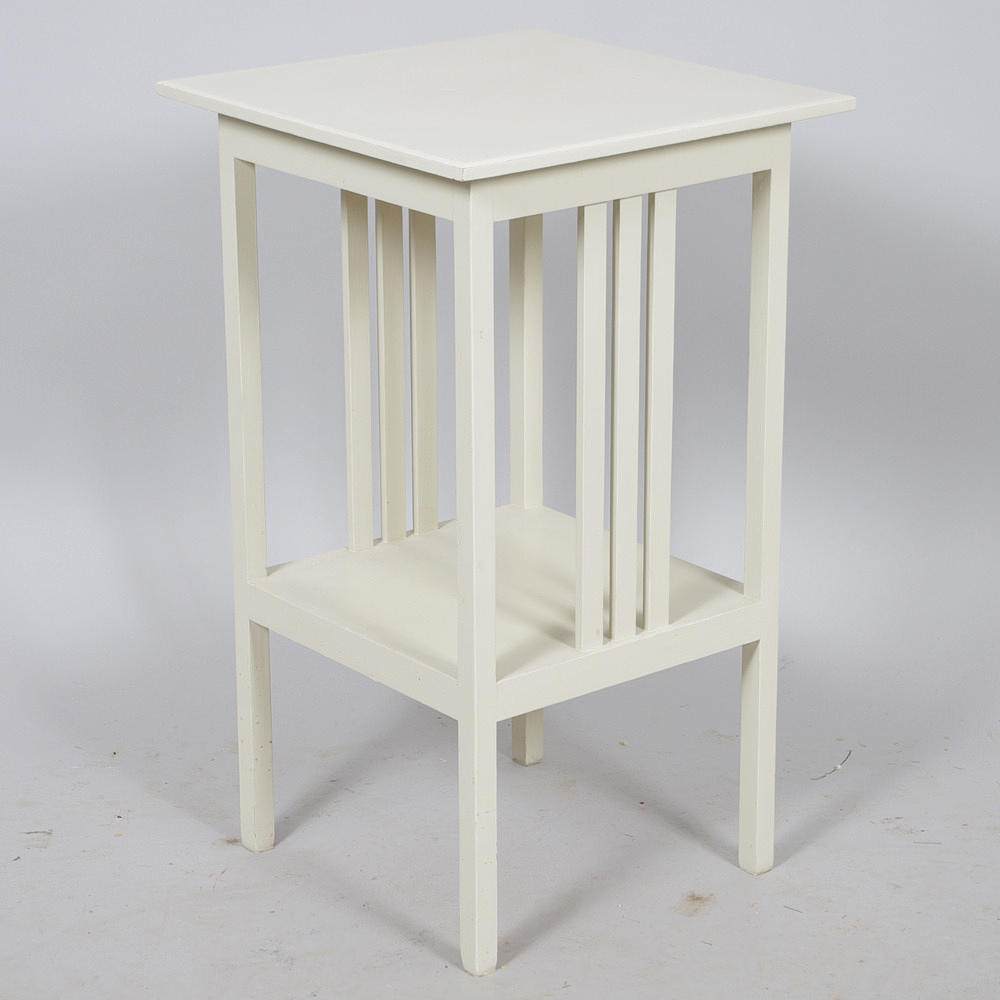 BORD MED HYLLA, vitmålad, jugend.